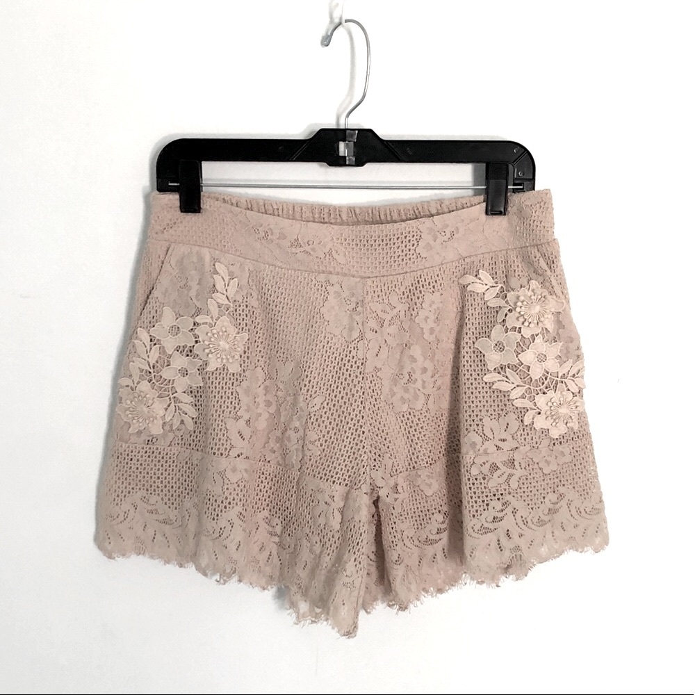 "Falcon & Bloom" aka Gold Hawk Lace Short in Neutral Color; Pockets sz SMALL